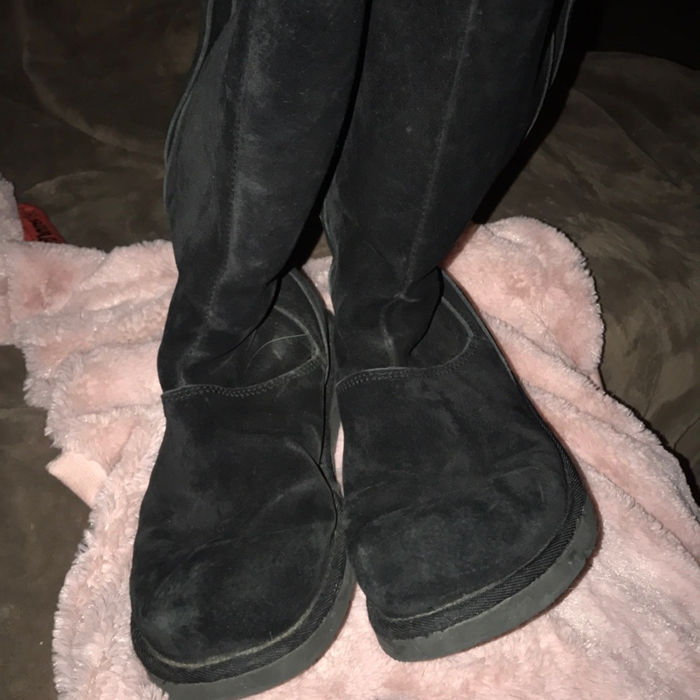 Black tall authentic Ugg women’s boots